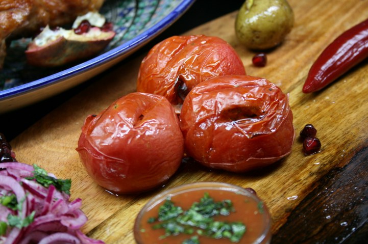 shashlyk-iz-bakinskikh-pomidorov